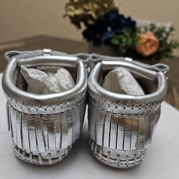 Minnetonka Infan Girl's Rosie Bootie Silver Size 3 New - Picture 7 of 12